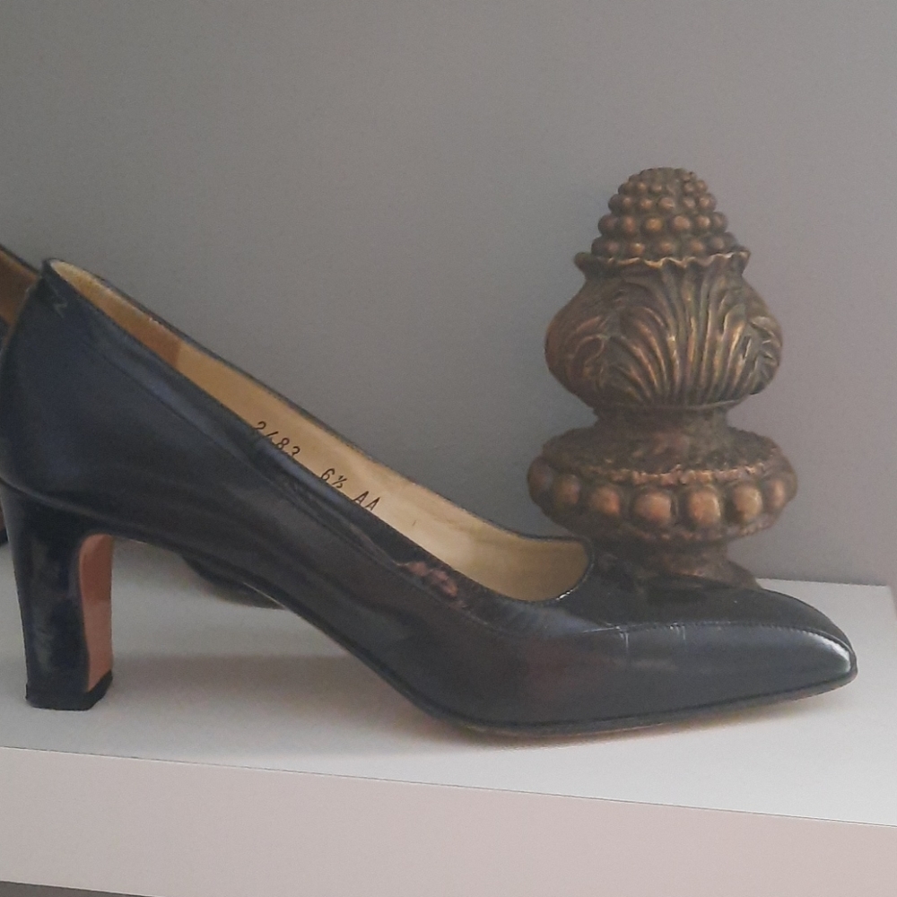 Vintage Black Pumps